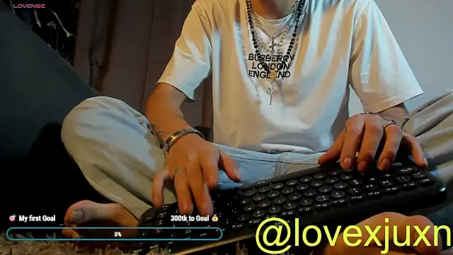 LovexJuxn8 online show from March 14, 9:21 pm