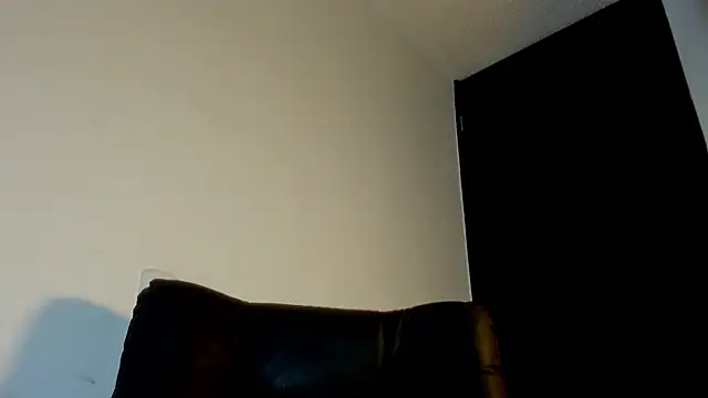 LovexJuxn8 online show from February 25, 8:30 pm