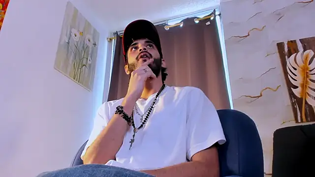 LovexJuxn8 online show from March 25, 8:52 pm