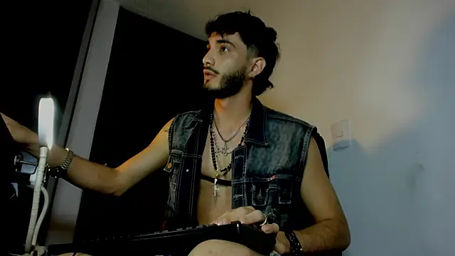 LovexJuxn8 online show from February 24, 7:15 pm