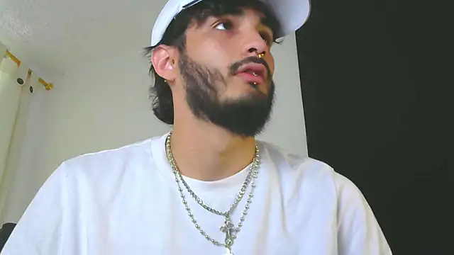 LovexJuxn8 online show from February 18, 7:32 pm