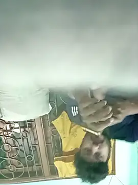 Snapshot of Desiyoungcouple15 chatting on February 22, 5:14 pm Desiyoungcouple15 online show from February 22, 5:14 pm