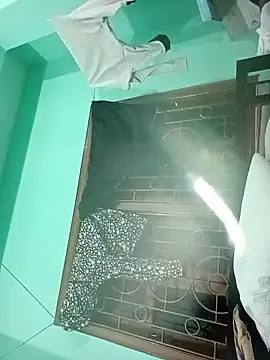 Snapshot of Desiyoungcouple15 chatting on February 25, 6:52 pm Desiyoungcouple15 online show from February 25, 6:52 pm