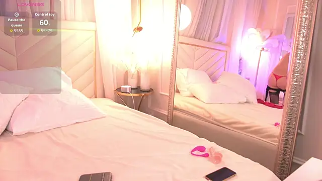 RubyReeves online show from March 3, 6:53 am