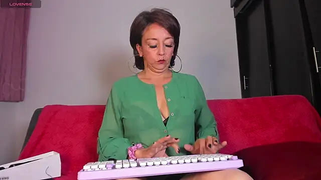Beatricez1 online show from May 20, 4:42 am