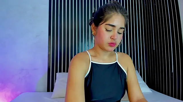 Snapshot of melodyphillips_2_ chatting on February 27, 5:29 am melodyphillips 2 online show from February 27, 5:29 am