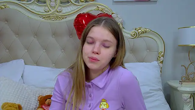 Snapshot of HallyBradley chatting on March 3, 11:17 am HallyBradley online show from March 3, 11:17 am