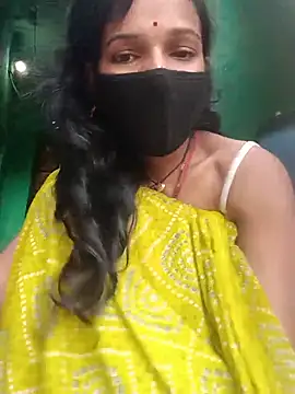 Snapshot of Desi_Couple_P chatting on June 22, 1:22 am Desi Couple P online show from June 22, 1:22 am