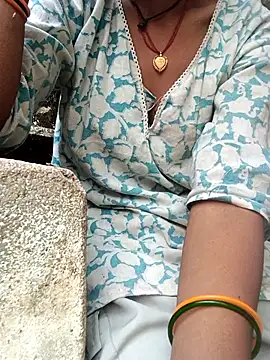 Desi Couple P online show from May 14, 1:13 am