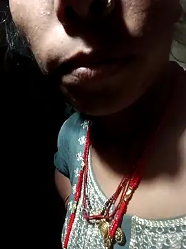 Desi Couple P online show from May 4, 3:15 pm