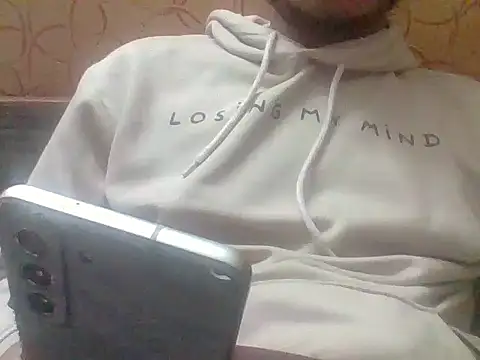 Snapshot of chang_0z chatting on February 11, 1:11 pm chang 0z online show from February 11, 1:11 pm
