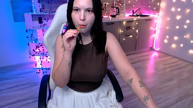 Snapshot of lily_milleerr chatting on March 3, 7:54 pm lily milleerr online show from March 3, 7:54 pm