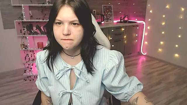 Snapshot of lily_milleerr chatting on February 25, 6:41 pm lily milleerr online show from February 25, 6:41 pm