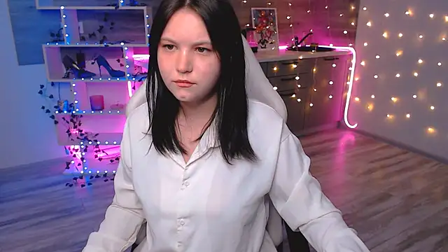 Snapshot of lily_milleerr chatting on February 27, 6:30 pm lily milleerr online show from February 27, 6:30 pm