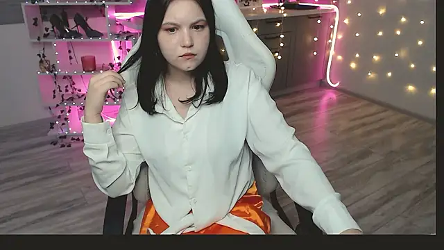 Snapshot of lily_milleerr chatting on February 24, 6:42 pm lily milleerr online show from February 24, 6:42 pm