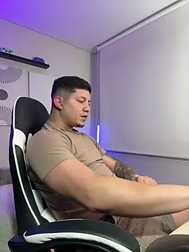 Snapshot of _robertobaggioo chatting on February 28, 6:46 am robertobaggioo online show from February 28, 6:46 am