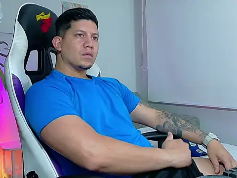 Snapshot of _robertobaggioo chatting on February 13, 12:16 pm robertobaggioo online show from February 13, 12:16 pm