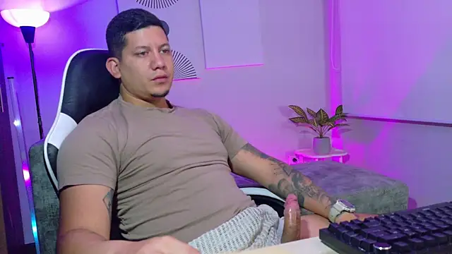Snapshot of _robertobaggioo chatting on July 10, 12:38 pm robertobaggioo online show from July 10, 12:38 pm
