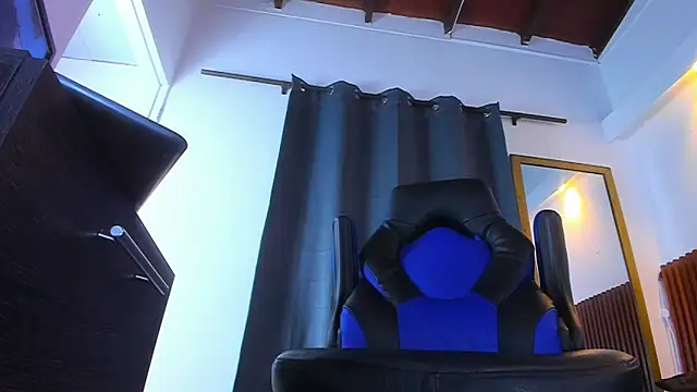 Snapshot of Max_hotlatin2 chatting on February 14, 4:51 pm Max hotlatin2 online show from February 14, 4:51 pm