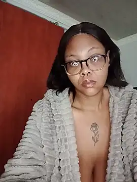 Snapshot of ShantelBootyBoobs chatting on July 10, 6:35 am ShantelBootyBoobs online show from July 10, 6:35 am