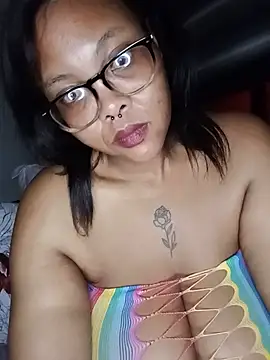 Snapshot of ShantelBootyBoobs chatting on July 1, 1:50 am ShantelBootyBoobs online show from July 1, 1:50 am