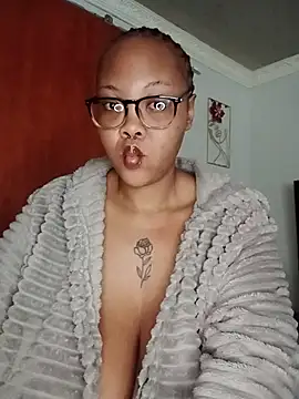 Snapshot of ShantelBootyBoobs chatting on July 15, 6:53 am ShantelBootyBoobs online show from July 15, 6:53 am