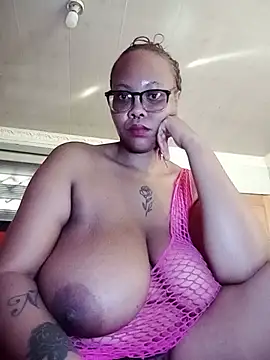 Snapshot of ShantelBootyBoobs chatting on June 15, 11:54 am ShantelBootyBoobs online show from June 15, 11:54 am