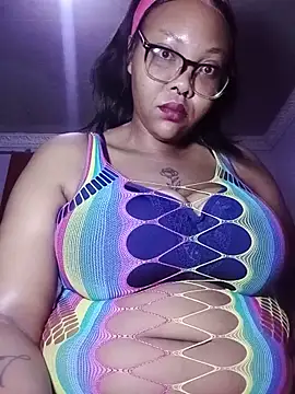 Snapshot of ShantelBootyBoobs chatting on June 23, 5:05 am ShantelBootyBoobs online show from June 23, 5:05 am