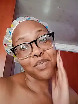 Snapshot of ShantelBootyBoobs chatting on June 10, 8:59 am ShantelBootyBoobs online show from June 10, 8:59 am