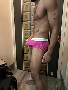 Snapshot of Yk_physique chatting on July 23, 7:32 pm Yk physique online show from July 23, 7:32 pm