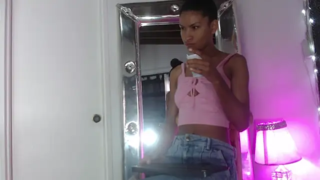 Snapshot of mailyn_gold chatting on April 29, 11:58 am mailyn gold online show from April 29, 11:58 am