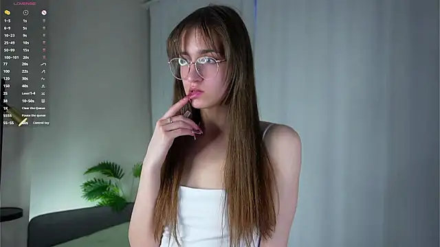 ClarineCasebolt online show from March 8, 11:24 am