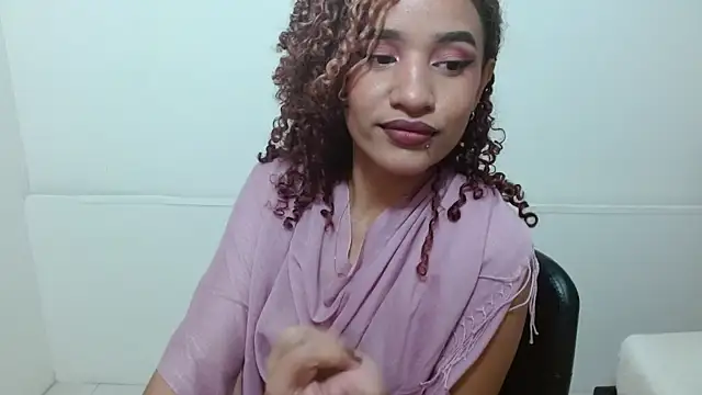 Snapshot of Alice_Grinnerk chatting on February 16, 1:54 pm Alice Grinnerk online show from February 16, 1:54 pm