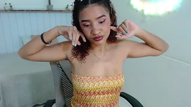 Snapshot of Alice_Grinnerk chatting on February 26, 2:28 pm Alice Grinnerk online show from February 26, 2:28 pm