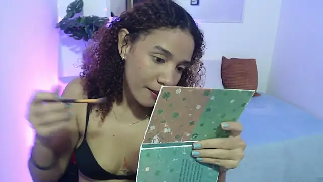 Snapshot of Alice_Grinnerk chatting on February 28, 1:11 pm Alice Grinnerk online show from February 28, 1:11 pm