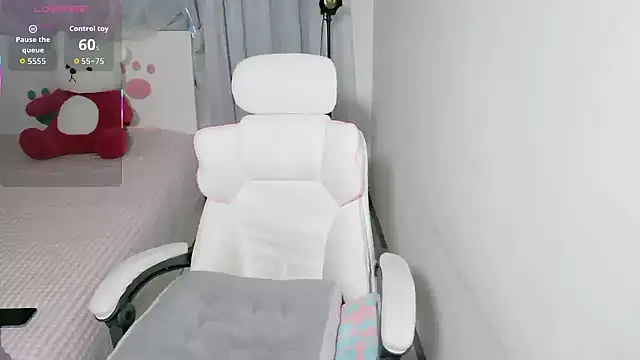 Snapshot of YOUZI-44 chatting on February 22, 7:44 am YOUZI-44 online show from February 22, 7:44 am