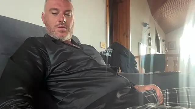 marcovik1 online show from April 15, 7:03 am