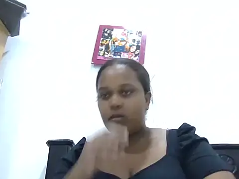 PerlaCurvasgrandes online show from February 17, 12:30 am