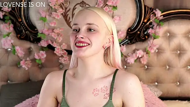 KirstinMcgeady online show from April 8, 11:12 am