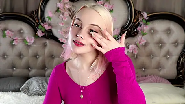 KirstinMcgeady online show from April 4, 11:06 am