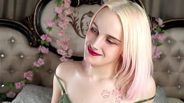 KirstinMcgeady online show from April 3, 11:16 am