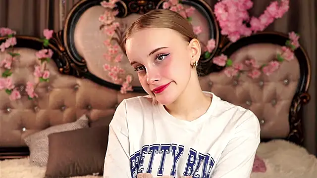 KirstinMcgeady online show from March 8, 11:24 am