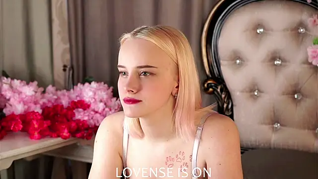 KirstinMcgeady online show from April 9, 11:16 am