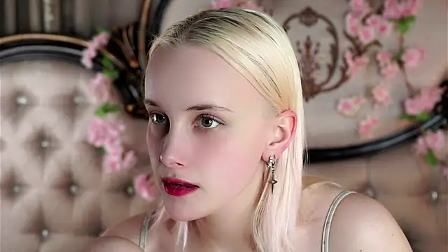 KirstinMcgeady online show from April 13, 11:14 am