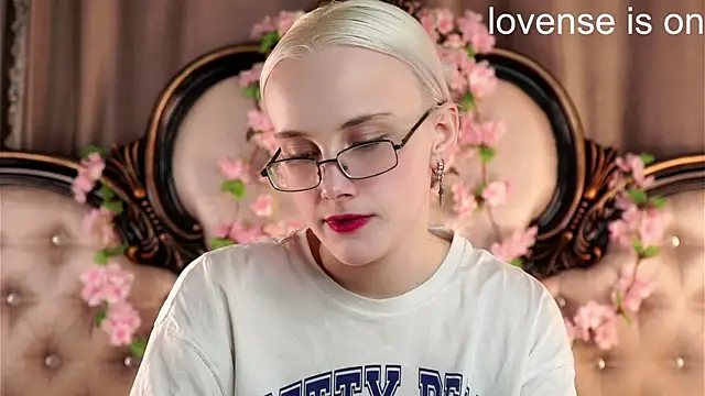 KirstinMcgeady online show from April 23, 11:16 am