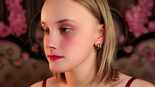 KirstinMcgeady online show from March 12, 11:25 am