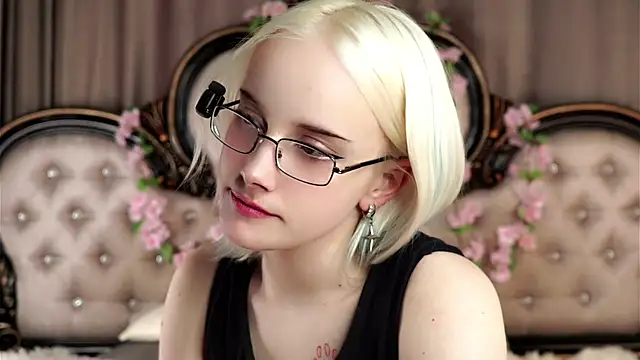KirstinMcgeady online show from April 30, 11:28 am