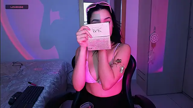 Snapshot of tana_luux chatting on May 9, 10:46 pm tana luux online show from May 9, 10:46 pm