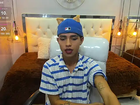 Snapshot of alexking_2 chatting on February 12, 3:56 pm alexking 2 online show from February 12, 3:56 pm