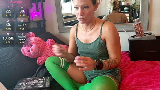 prettyinkdsiren online show from April 21, 5:19 pm